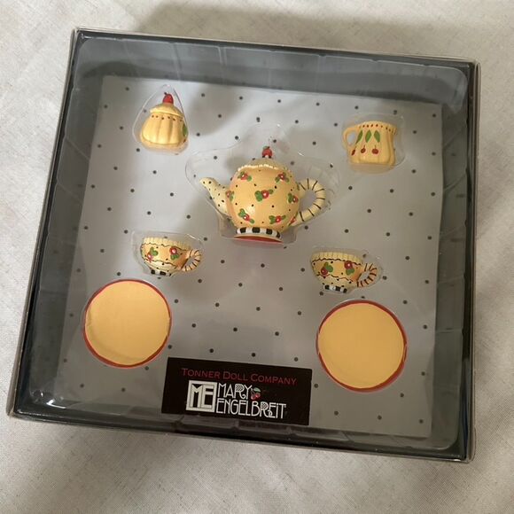 NIB Mary Engelbreit Tonner Doll Tea Set MEA401 Collectable
